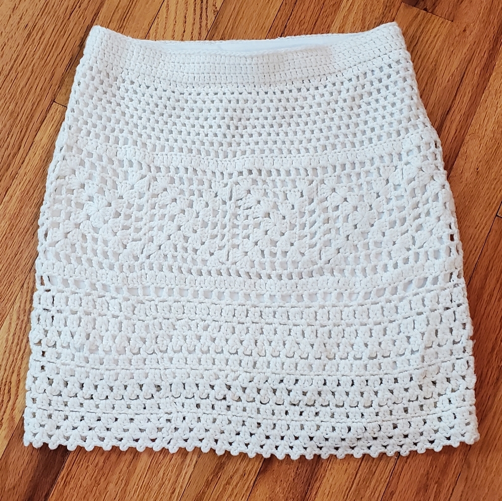 Pins & Needles size small ivory skirt